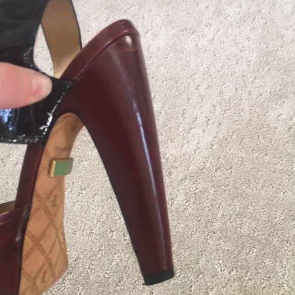 L.A.M.B - Picture 5 of 9